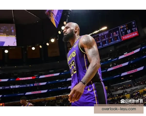 NBA最新动态：詹姆斯带领湖人力克勇士 开启季后赛争夺战新篇章